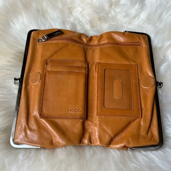Hobo Lauren Clutch-Wallet in Truffle - Picture 3 of 8